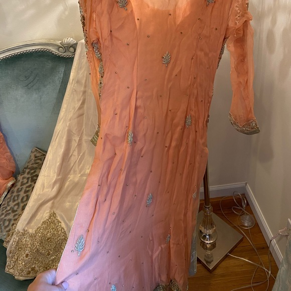 Salwar Kameez - Picture 5 of 5